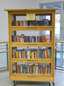 Bücherschrank (2)